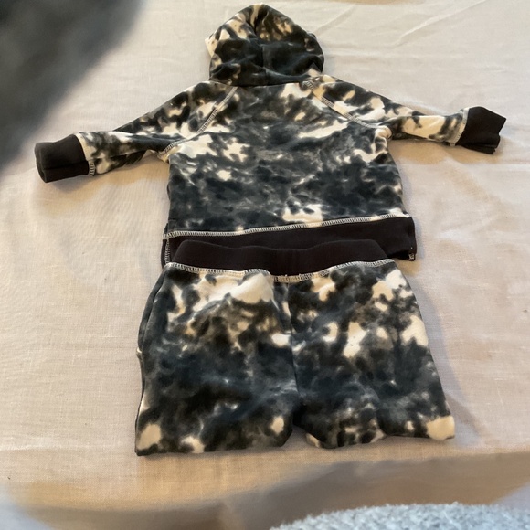 Spearmint Love Two piece infant set - Picture 2 of 5